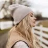 CZAPKA DAMSKA WEŁNA MERINO - PIASKOWA - obrazek 3